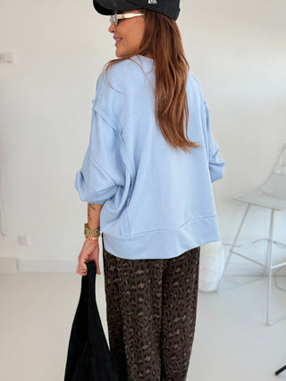 Sweater in Hellblau mit 'Yeah' Print in Neonorange vorne in Einheitsgröße für Damen - Levelone GmbH & Co. KG