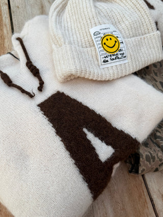 Entdecke Strickpullover mit Kapuze in Beige für Damen in Einheitsgröße 36-42 - Levelone GmbH & Co. KG