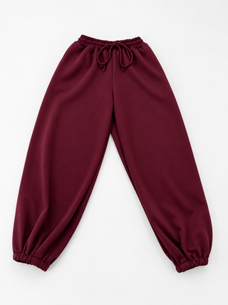Joggerhose in Bordeaux mit Bündchen am Saum für Damen. In Einheitsgröße 36-42 - Levelone GmbH & Co. KG