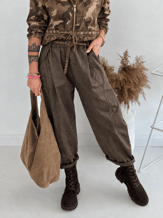 Baumwollhose in Taupe mit elastischem Taillenbund für Damen. In Einheitsgröße 36-42 - Levelone GmbH & Co. KG