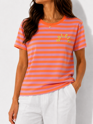 T-Shirt in Orange-Flieder gestreift mit Schaumprint-Schriftzug-Print in Gelb