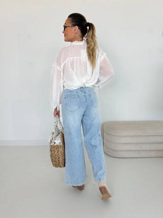 Jeanshose in blau mit weitem Bein