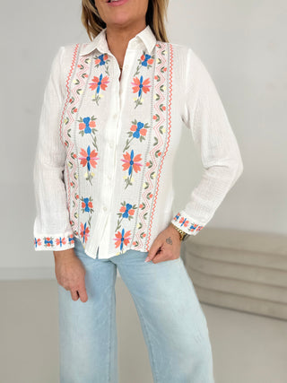 Hemd mit Stickerein