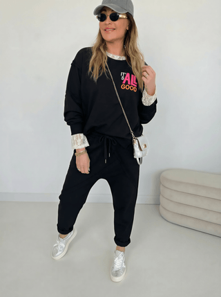 Sweater in Schwarz mit Print auf der Rückseite